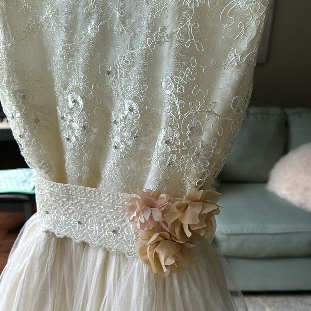 Girl dress with detachable flowers, Flower Girl Dress Tulle, First Communion.